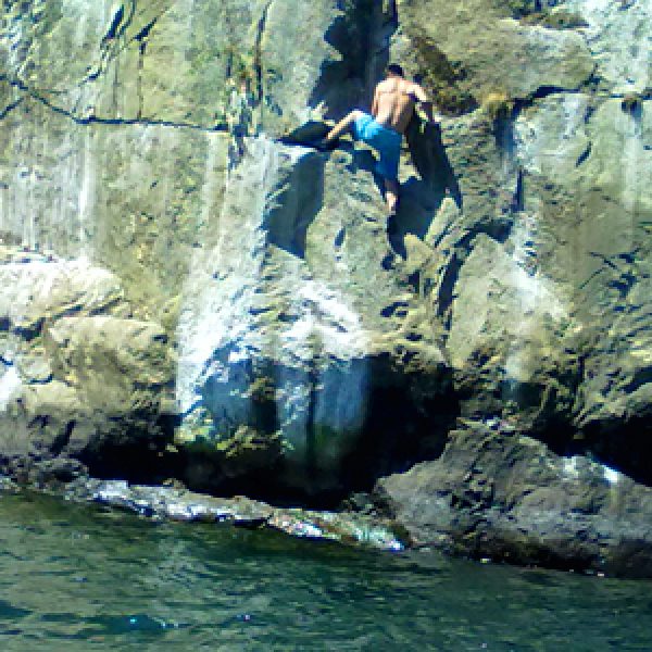 Psicobloc, escalada en el Lago Ranco, Chile