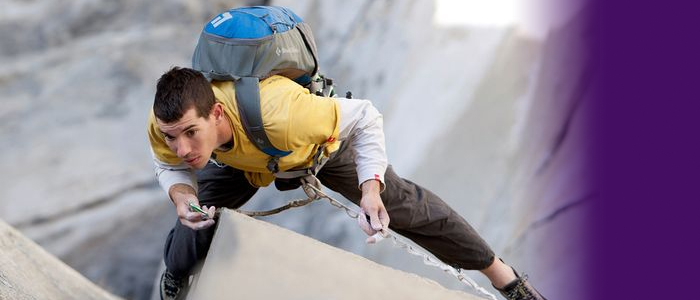 Header Alex honnold en Chile - foto by Corey Rich Aurora