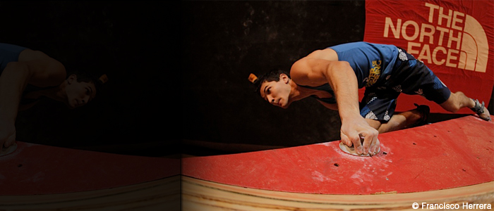 Header Noticia Oficial Master of Bouldering The North Face foto por Pancho Herrera - Cesar Grosso escalando